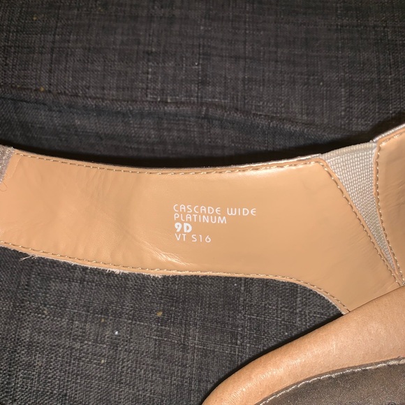 EUC- Earth Cascade Cutout Wedge Sandal - Picture 7 of 8